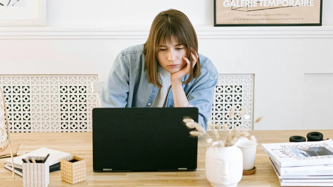 The biggest weakness of online stores is their speed